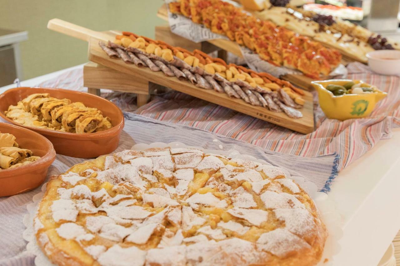Hotel HM Ayron Park Playa de Palma  Exterior foto A Spanish Christmas dessert