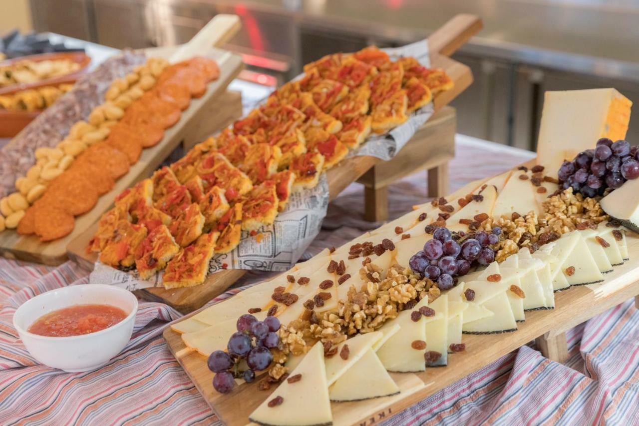 Hotel HM Ayron Park Playa de Palma  Exterior foto Cheese and fruit